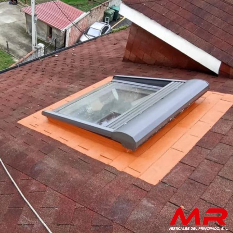Ventana VELUX después de la reparación - MR Verticales